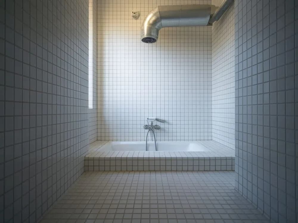 Jak dobrać wydajność wentylatora do łazienki, by uniknąć wilgoci i pleśni?