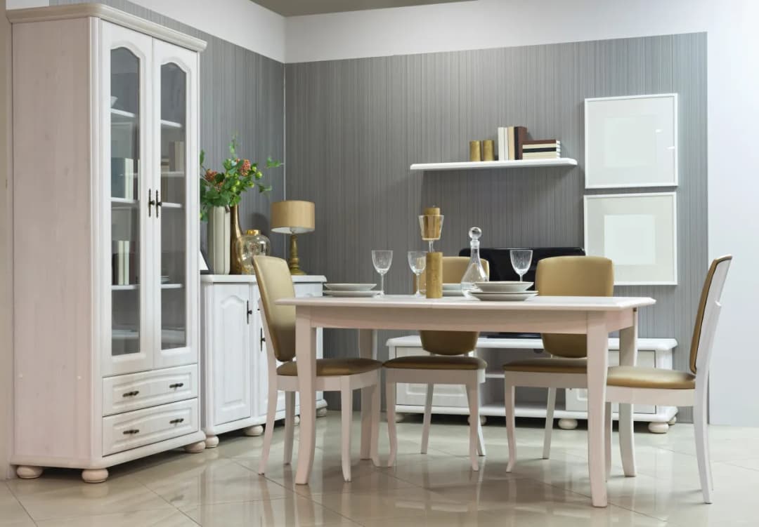 Co postawić w witrynie w salonie? Inspiracje i porady, które odmienią wnętrze