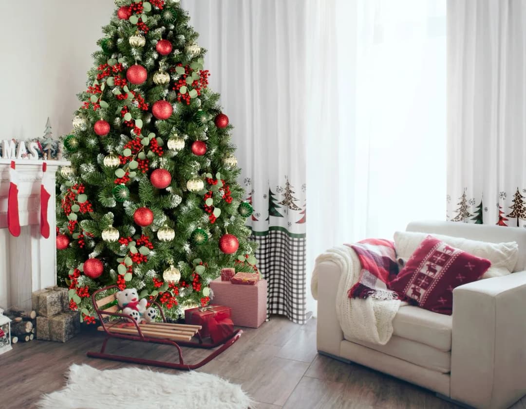 Jak ozdobić salon na Boże Narodzenie: 10 inspirujących pomysłów