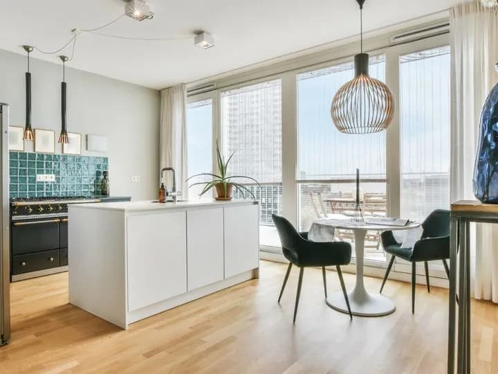 Jak upiąć zasłony w kuchni - proste metody, które odmienią wnętrze