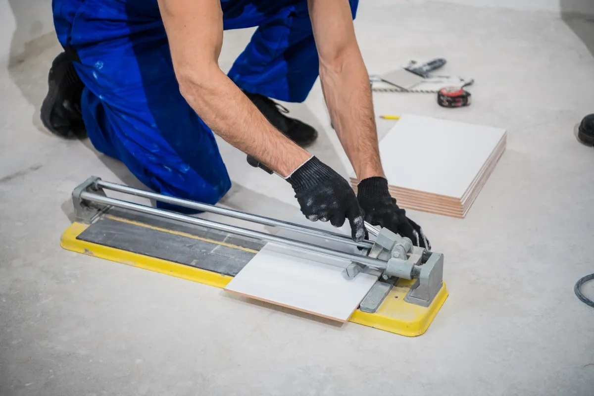 Jak bezpiecznie ciąć gres 2 cm? Najlepsze narzędzia i techniki bez błędów