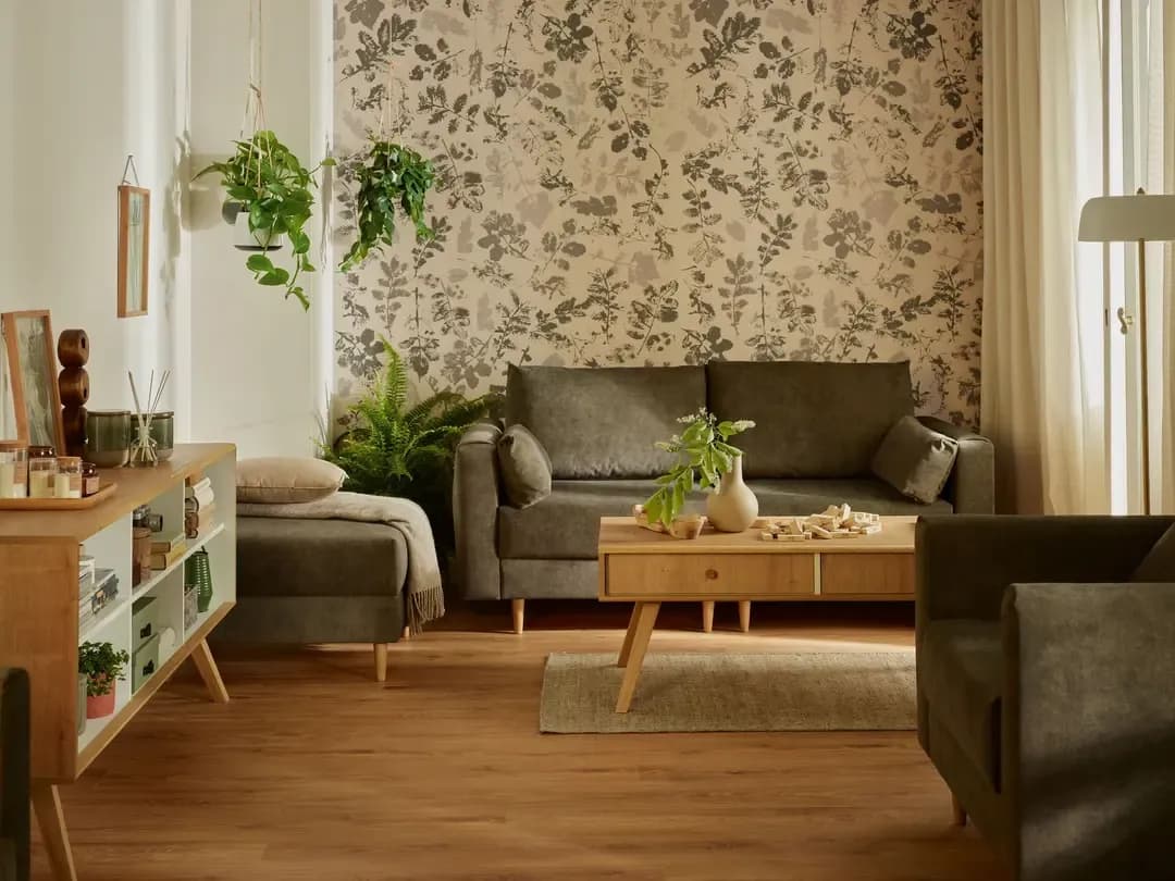 Jak kreatywnie ozdobić ścianę w salonie? Proste pomysły na stylową dekorację