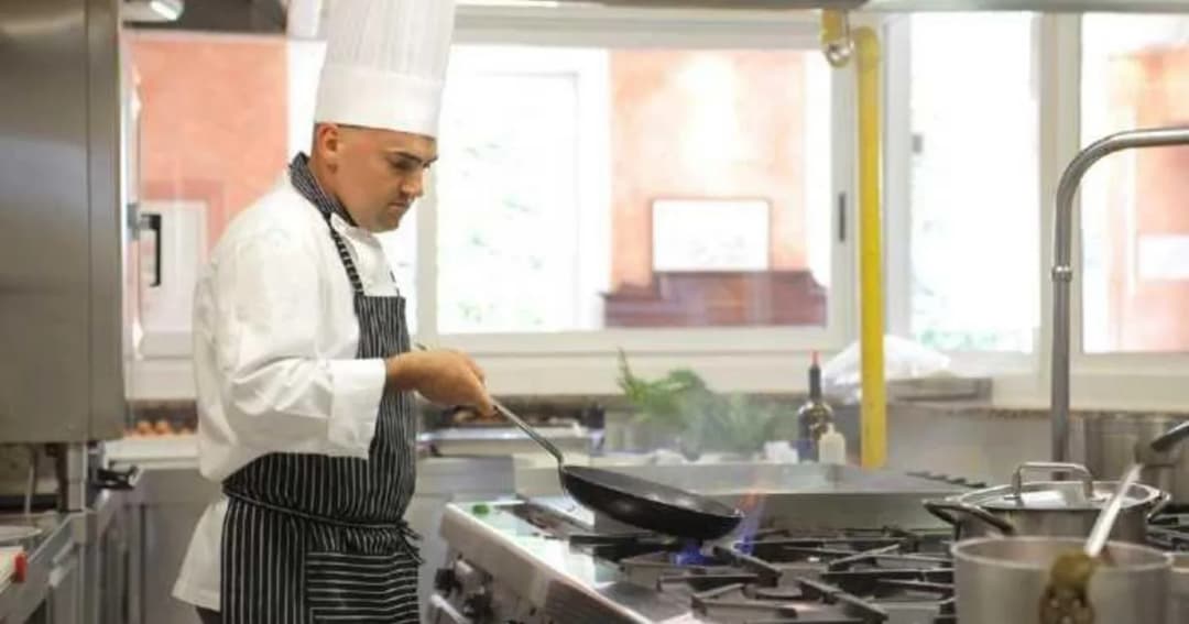 Ile zarabia szef kuchni w Niemczech? Zaskakujące fakty o wynagrodzeniach