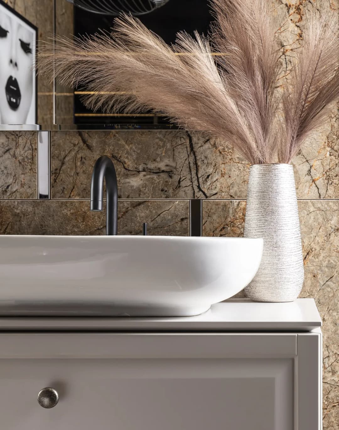 Co to jest gres szkliwiony? Poznaj jego właściwości i zastosowanie