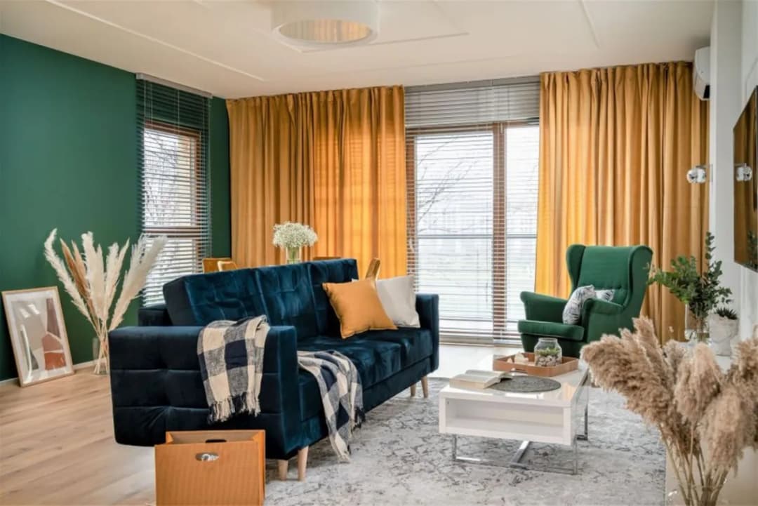 Jak łączyć kolory w salonie, by uniknąć błędów aranżacyjnych